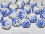 Vita runda romantiska porslinspärlor med blått mönster, 12mm