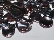Sötvattenspärlor keishi ”petal” AAA, skimrande svart peacock 12-15x10-12mm
