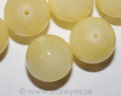 Malaysian Jade ”Lemon Curd”, handskurna runda pärlor 16mm