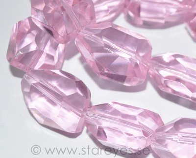 Rosa bergkristall (syntetisk), facetterade nuggets 19x15mm