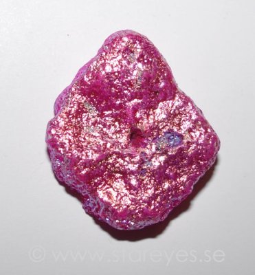 Geod med kvartskristaller och titanplätering, 32x29x9mm
